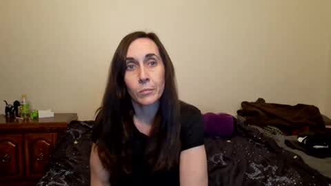 Snapshot of milfqueen831 chatting on 01-14-25, 05:40 Jessica and Roger online show from 01-14-25, 05:40