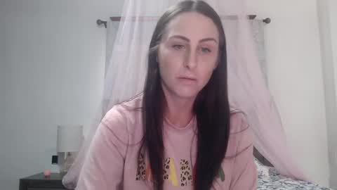 Snapshot of milfquinn chatting on 09-20-25, 10:00 Quinn Kinley online show from 09-20-25, 10:00