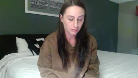 Snapshot of milfquinn chatting on 09-28-25, 12:49 Quinn Kinley online show from 09-28-25, 12:49