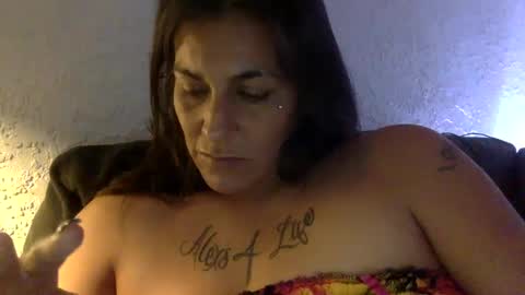 Snapshot of milfsfreaky69 chatting on 09-11-25, 02:50 BabygirlsFreaky online show from 09-11-25, 02:50