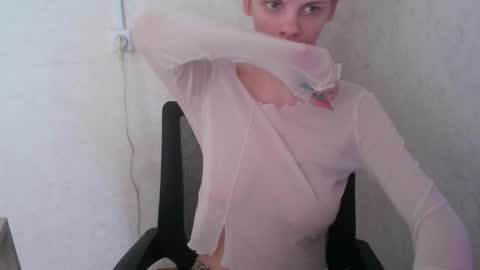 Snapshot of milia21 chatting on 05-05-26, 09:39 milia21 online show from 05-05-26, 09:39