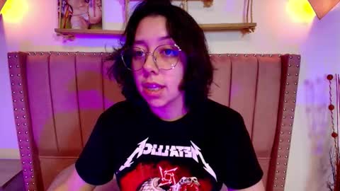 Snapshot of milie_yue chatting on 11-05-25, 02:17 Millie online show from 11-05-25, 02:17