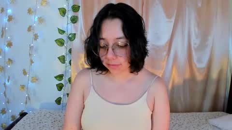 Snapshot of milie_yue chatting on 11-15-25, 02:13 Millie online show from 11-15-25, 02:13