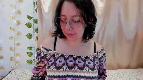 Snapshot of milie_yue chatting on 11-27-25, 02:19 Millie online show from 11-27-25, 02:19