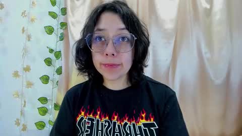 Snapshot of milie_yue chatting on 12-02-25, 02:12 Millie online show from 12-02-25, 02:12