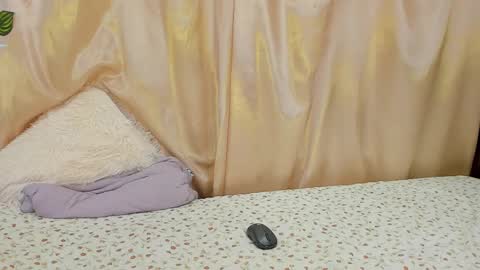 Snapshot of milie_yue chatting on 12-15-25, 03:16 Millie online show from 12-15-25, 03:16