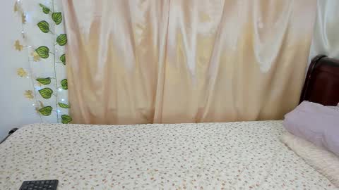 Snapshot of milie_yue chatting on 12-17-25, 02:34 Millie online show from 12-17-25, 02:34