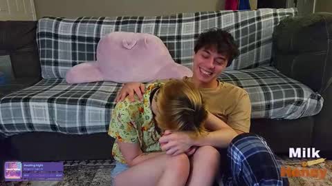 Snapshot of milkandhoneycams chatting on 11-05-25, 02:44 MilkandHoney online show from 11-05-25, 02:44