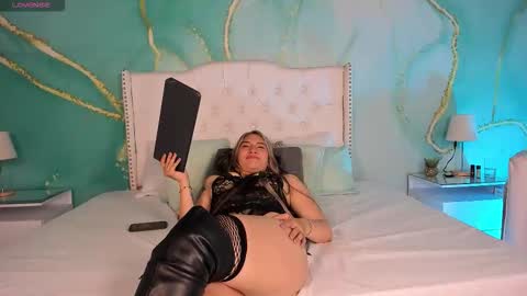 Snapshot of milkavelvett chatting on 02-12-26, 11:49 MiLKa VeLvEtT online show from 02-12-26, 11:49