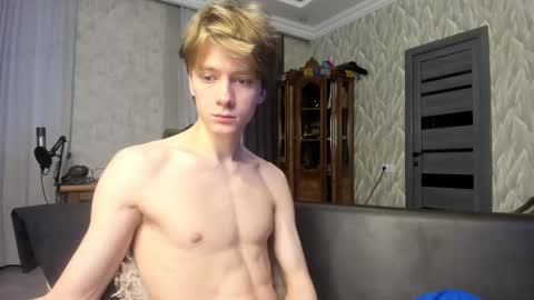 Isaac online show from 02-08-26, 04:49