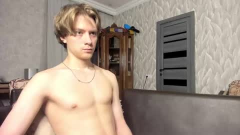 Snapshot of milkiwy chatting on 06-11-26, 12:32 Isaac online show from 06-11-26, 12:32