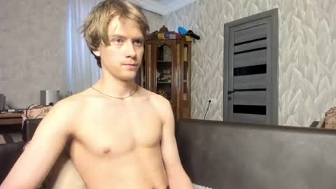 Snapshot of milkiwy chatting on 06-11-26, 03:59 Isaac online show from 06-11-26, 03:59