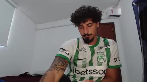 Snapshot of milkoffee chatting on 02-12-26, 01:17 milkoffee online show from 02-12-26, 01:17