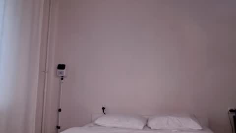 Snapshot of milky__way_ chatting on 10-24-25, 10:33 milky__way_ online show from 10-24-25, 10:33