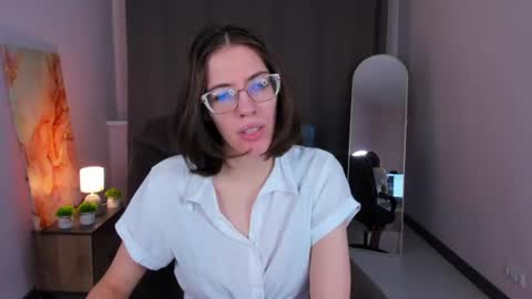 Snapshot of milky_jenny chatting on 06-24-26, 04:22 Eva online show from 06-24-26, 04:22