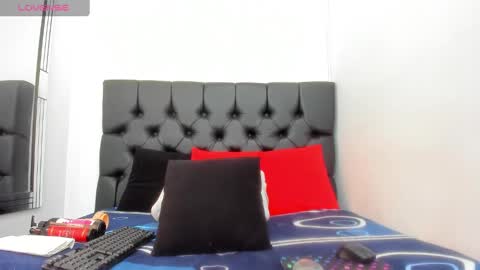 Snapshot of milky_lau_18 chatting on 01-26-25, 12:33 milky_lau_18 online show from 01-26-25, 12:33