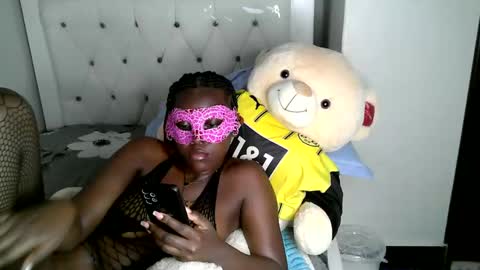 Snapshot of milkybee3000 chatting on 11-27-25, 10:56 Milkybee online show from 11-27-25, 10:56