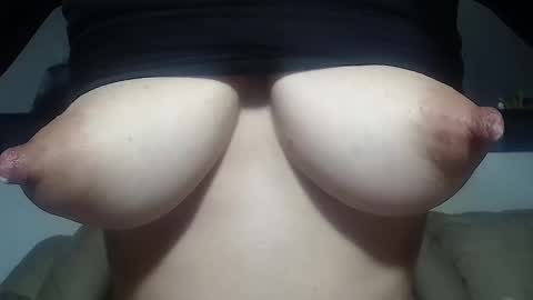 Snapshot of milkycandycce chatting on 02-02-25, 11:00 C online show from 02-02-25, 11:00