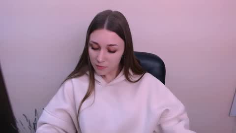 Milla online show from 11-28-25, 01:14