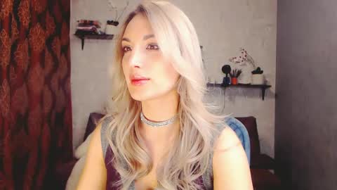 Snapshot of millaxqueen chatting on 02-14-25, 11:31 MillaXQueen online show from 02-14-25, 11:31