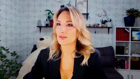 Snapshot of millaxqueen chatting on 11-15-25, 01:07 MillaXQueen online show from 11-15-25, 01:07