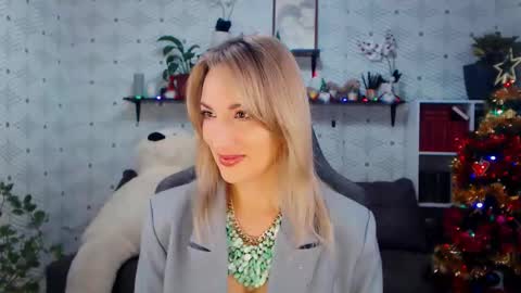 MillaXQueen online show from 12-20-25, 03:30