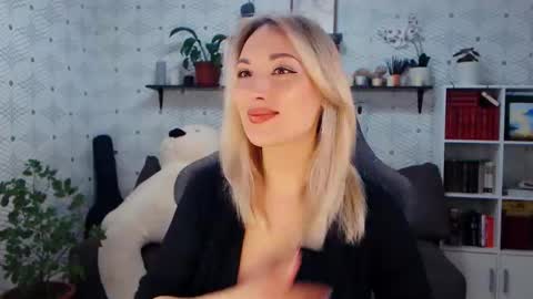 MillaXQueen online show from 04-03-26, 06:55