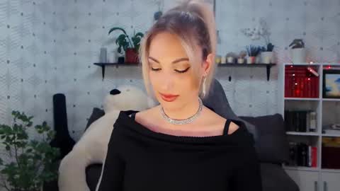 MillaXQueen online show from 04-15-26, 03:52