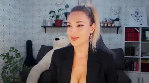 Snapshot of millaxqueen chatting on 06-07-26, 10:08 MillaXQueen online show from 06-07-26, 10:08