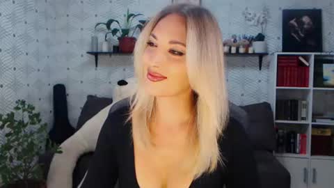 MillaXQueen online show from 06-22-26, 06:32