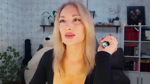 MillaXQueen online show from 06-29-26, 07:36
