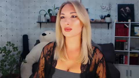 MillaXQueen online show from 07-10-26, 03:25