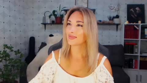 MillaXQueen online show from 07-30-26, 03:44