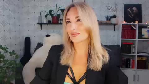 MillaXQueen online show from 08-01-26, 01:21
