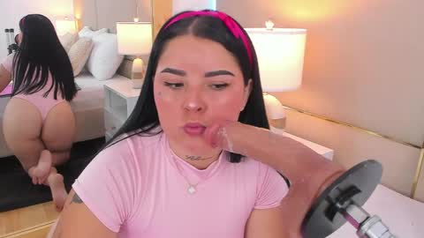 Snapshot of millerchloe chatting on 05-06-26, 01:38 Chloe Miller online show from 05-06-26, 01:38