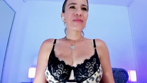 Snapshot of millie_brown21 chatting on 01-11-25, 05:51 Millie online show from 01-11-25, 05:51