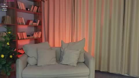 Snapshot of milliebraun chatting on 05-17-26, 03:26 Millie online show from 05-17-26, 03:26