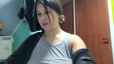 Snapshot of milliesweet77 chatting on 11-02-25, 04:59 milli online show from 11-02-25, 04:59