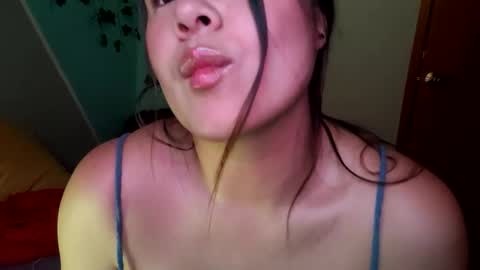 Snapshot of milliesweet77 chatting on 11-28-25, 05:48 milli online show from 11-28-25, 05:48