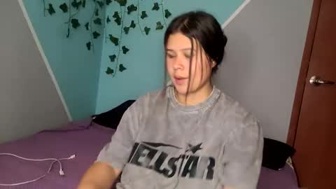 Snapshot of milliesweet77 chatting on 11-30-25, 07:18 milli online show from 11-30-25, 07:18