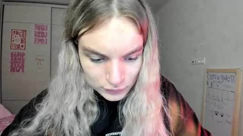 mili-kira online show from 05-23-26, 07:51
