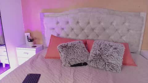 M I L L Y  online show from 10-17-25, 12:19