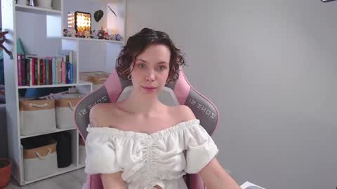 Milly online show from 01-25-25, 06:55