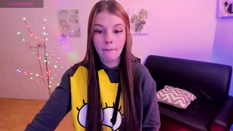 Snapshot of millysandler chatting on 03-06-25, 01:35 Milly online show from 03-06-25, 01:35