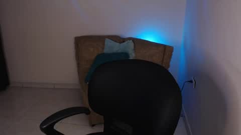 Snapshot of millyx_ chatting on 05-18-26, 11:21 Emily online show from 05-18-26, 11:21