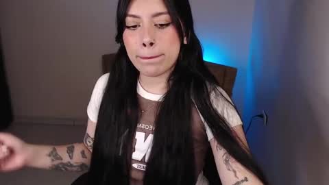 Snapshot of millyx_ chatting on 05-19-26, 01:56 Emily online show from 05-19-26, 01:56