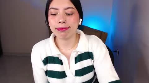 Snapshot of millyx_ chatting on 06-19-26, 12:48 Emily online show from 06-19-26, 12:48