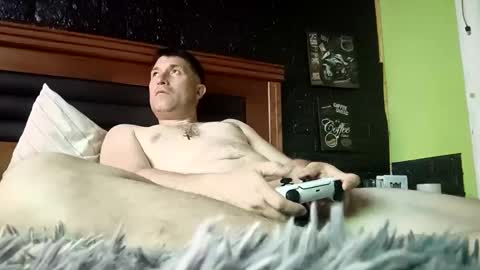 milo8223 online show from 12-24-24, 05:38