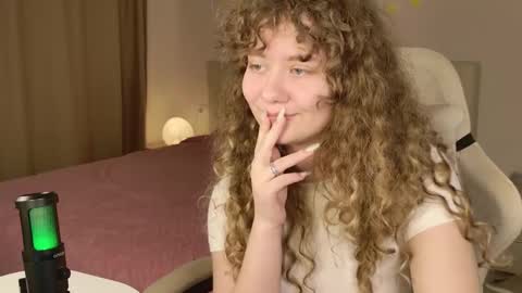 Snapshot of milounee chatting on 02-09-26, 05:44 milounee online show from 02-09-26, 05:44