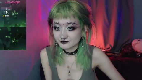 Snapshot of milten_trish chatting on 05-17-26, 11:23 milten_trish online show from 05-17-26, 11:23